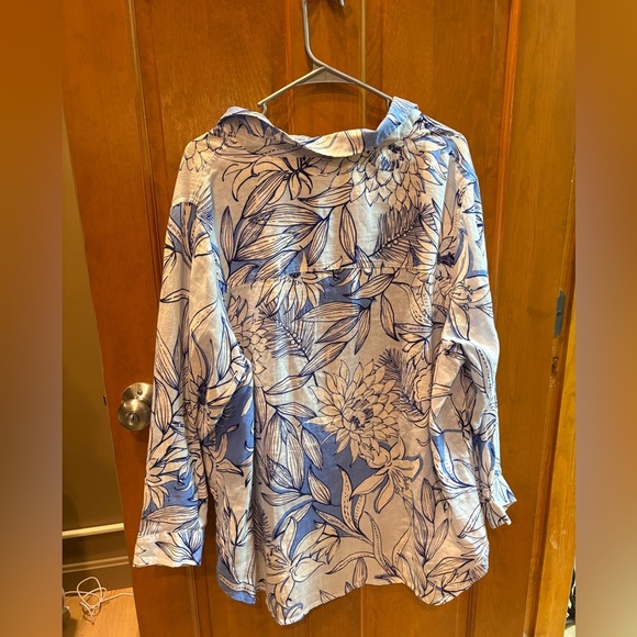 H Halston Plus Size 2X 100% Linen Long Sleeve Button Up Blue & White Printed Top - Picture 5 of 5